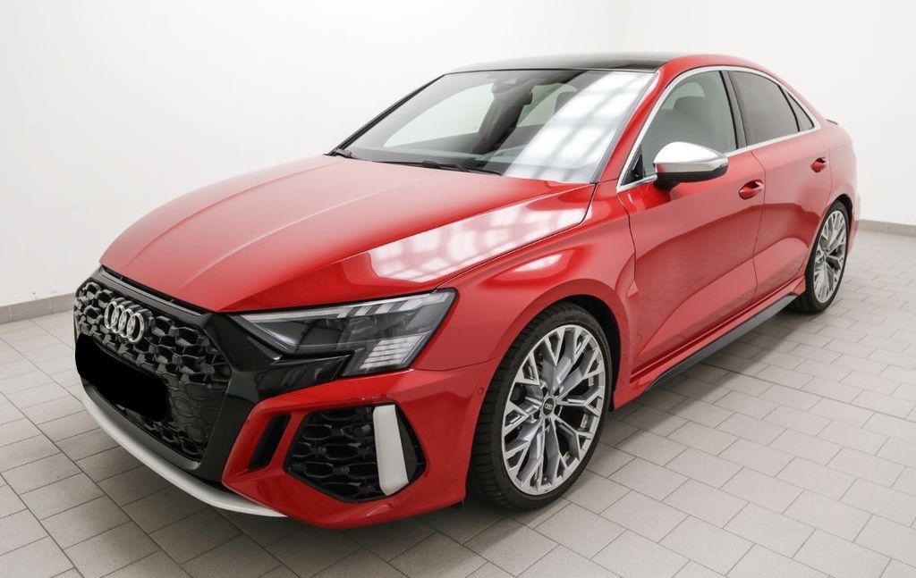 AUDI RS3 sedan 2.5 TFSI quattro S-Tronic | max výbava | nové auto | skladem | od autorizovného prodejce | super cena | červená metalíza | online nákup | online prodej | autoibuy.com